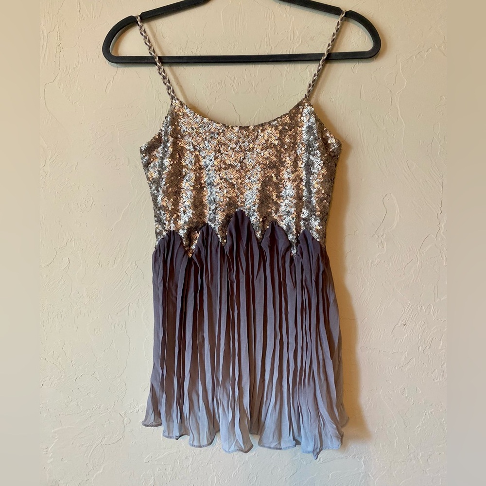 Gimmicks by BKE Gold Sequin Gray Tank Top XS